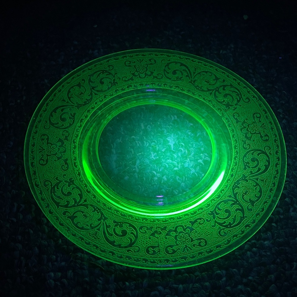 Uranium Glass Salad Plate 7” Etched Rim Cambridge Glass Co. Mark Green Glow EUC